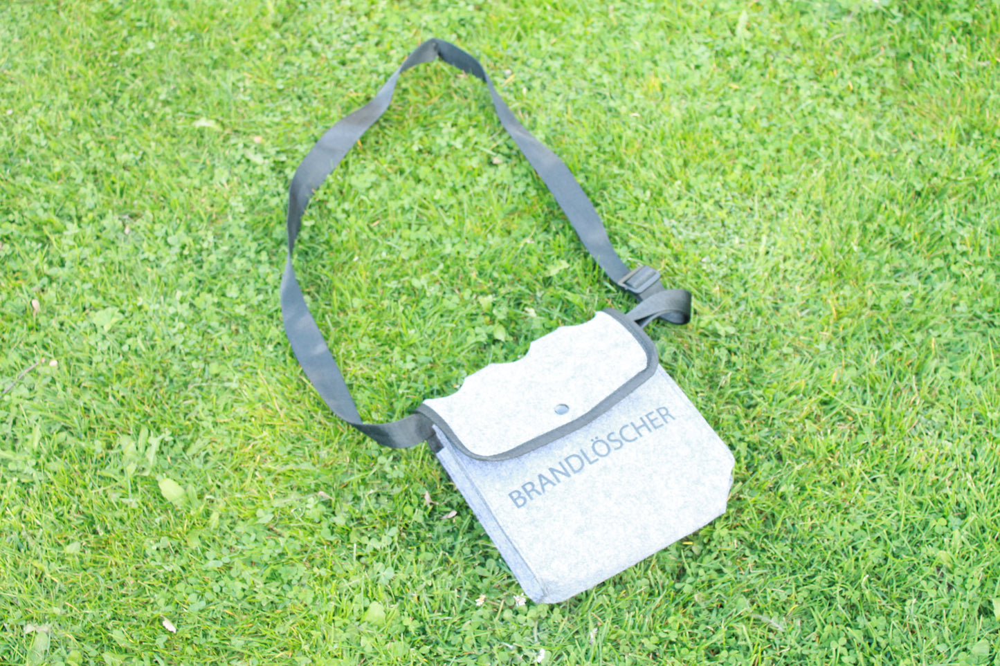 Geschenkidee aus Filz "Männerhandtasche" Flaschentasche / Bierträger