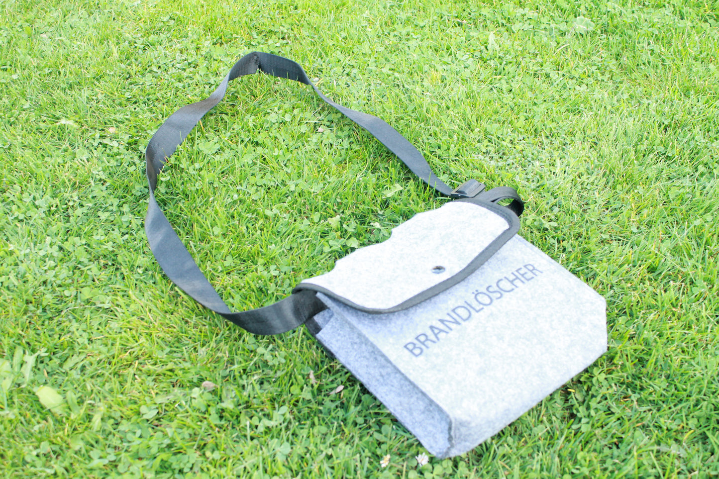 Geschenkidee aus Filz "Männerhandtasche" Flaschentasche / Bierträger