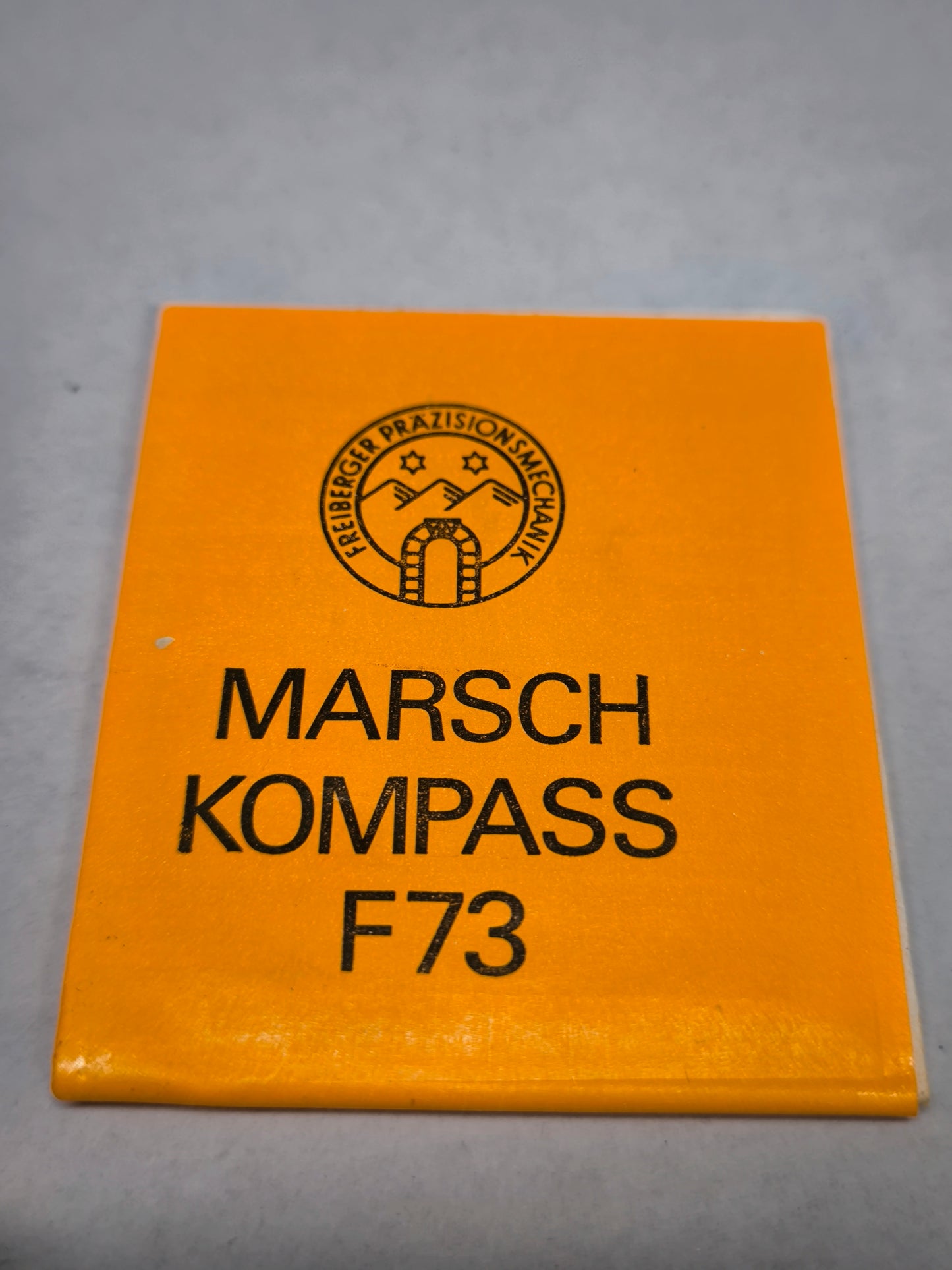 DDR NVA Marschkompass F73 – Freiberger Präzisionsmechanik – Original Militär Kompass neu / Oldtimerzubehör/Camping