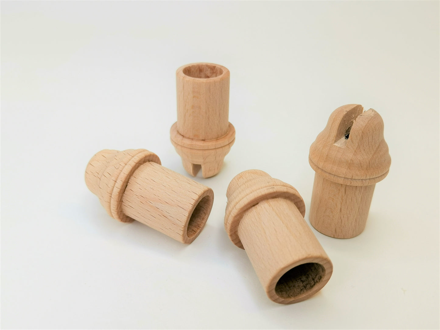 Lichtertülle Buche Ø 15mm - Nut 4mm + gebohrt Ø 5mm - V19